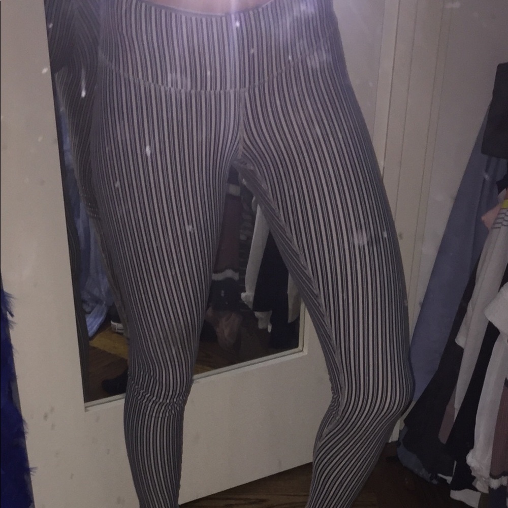 Limited addition low rise lululemon leggings.